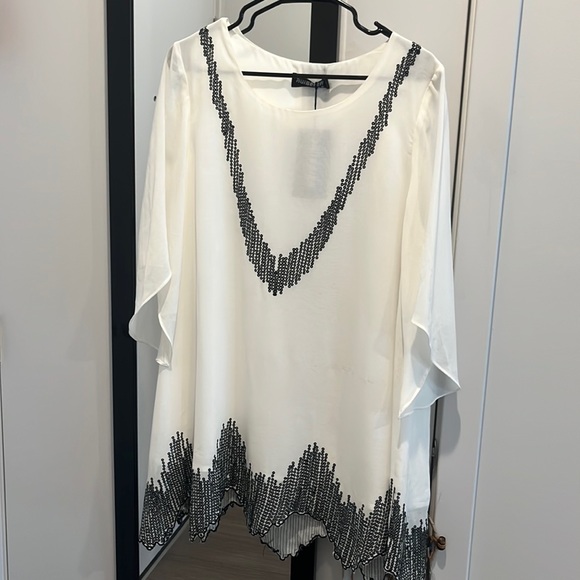 White Blouse - Picture 3 of 12